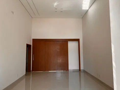 CASA TÉRREA,CONDOMÍNIO QUINTA DOS VENTOS COM 4 VAGAS DE GARAGEM SENDO 2 COBERTAS.