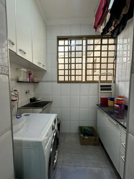 APARTAMENTO A VENDA COM 3 DORMITÓRIOS SENDO 1 SUÍTE - EXCELENTE LOCALIZAÇÃO