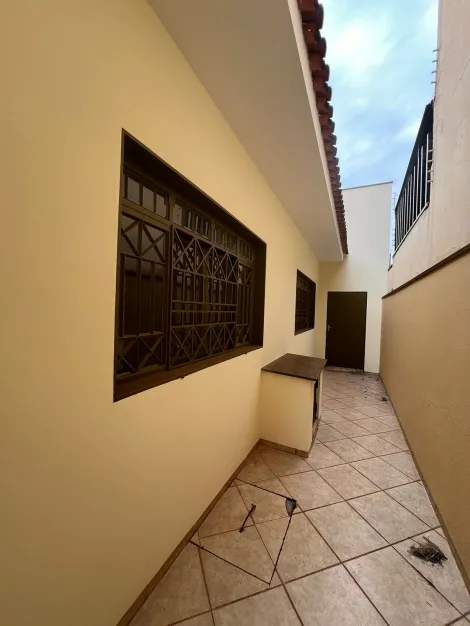 CASA COM 3 QUARTOS, ESCRITORIO, 4 VAGAS, NO ALTO DA BOA VISTA